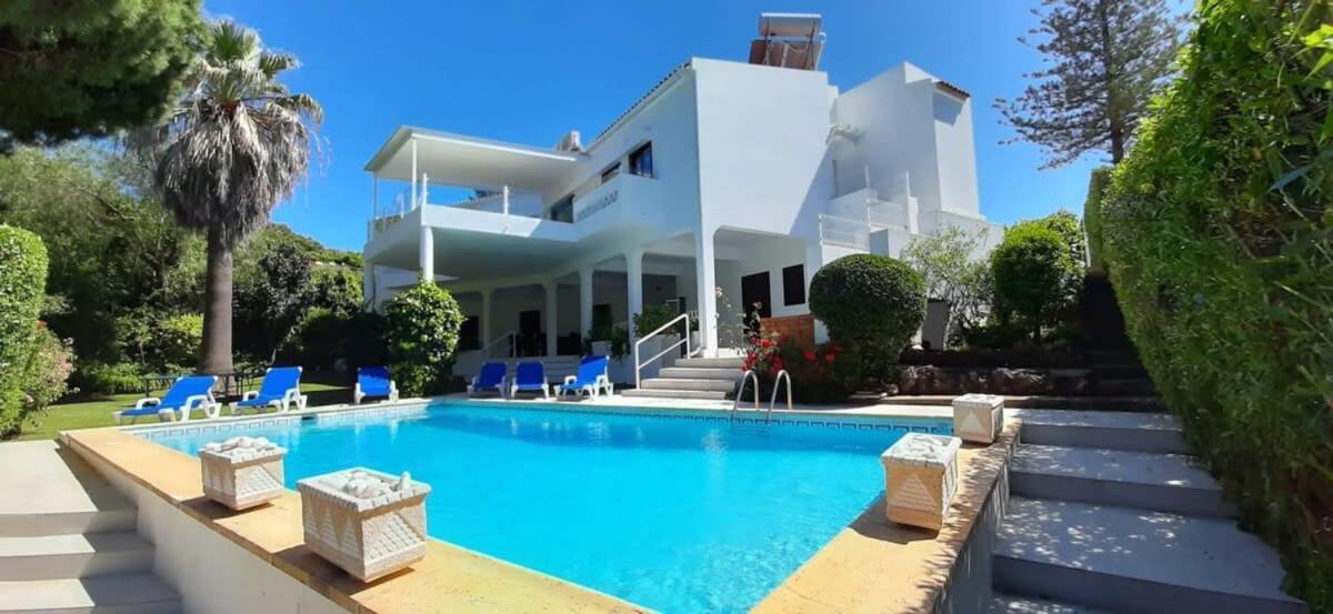 Villa Hibiscus, Great Location In Vilamoura, Lush Green Lawns And Garden Куартейра Екстериор снимка