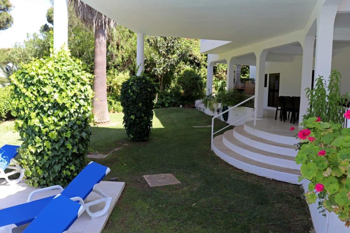 Villa Hibiscus, Great Location In Vilamoura, Lush Green Lawns And Garden Куартейра Екстериор снимка